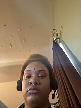 nickytheehawtie online show from February 2026 09:00:01 PM