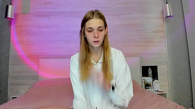 molly hunt  online show from November 2025 04:12:01 AM