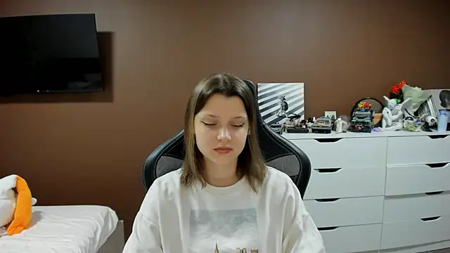 SoniNesti online show from March 2026 02:12:02 PM