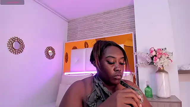 ShaniaBrownn online show from March 2025 08:08:02 PM
