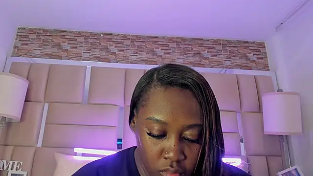ShaniaBrownn online show from September 2025 07:47:01 PM