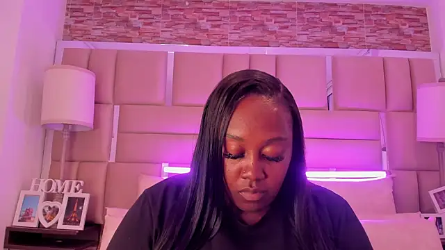 ShaniaBrownn online show from January 2026 07:38:01 PM