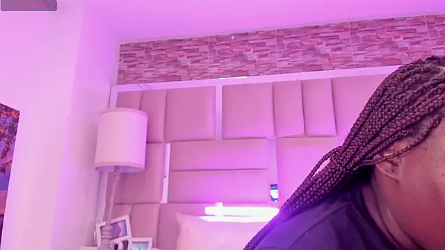 ShaniaBrownn online show from April 2026 07:53:01 PM