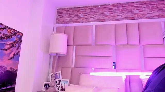 ShaniaBrownn online show from May 2026 07:41:02 PM