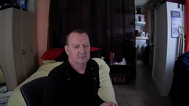 passifsoumis1963 online show from November 2025 10:25:02 AM