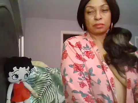 MSweetLindaParks online show from February 2025 03:17:02 PM
