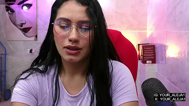 LauraRuiz1 online show from May 2026 11:23:04 PM