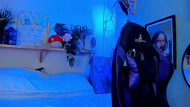 Snapshot of AnaPola chatting on December 2024 03:16:02 AM AnaPola online show from December 2024 03:16:02 AM