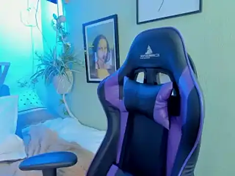 Snapshot of AnaPola chatting on January 2025 08:15:01 AM AnaPola online show from January 2025 08:15:01 AM