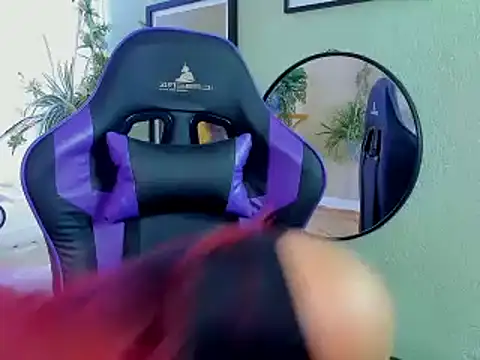 Snapshot of AnaPola chatting on January 2025 04:08:01 AM AnaPola online show from January 2025 04:08:01 AM