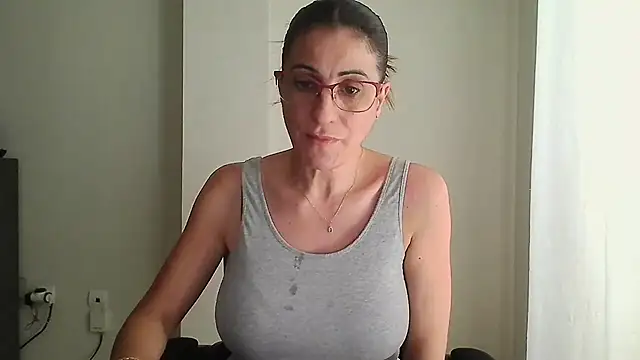 Snapshot of Sanada_hot chatting on November 2025 10:16:01 AM Sanada hot online show from November 2025 10:16:01 AM