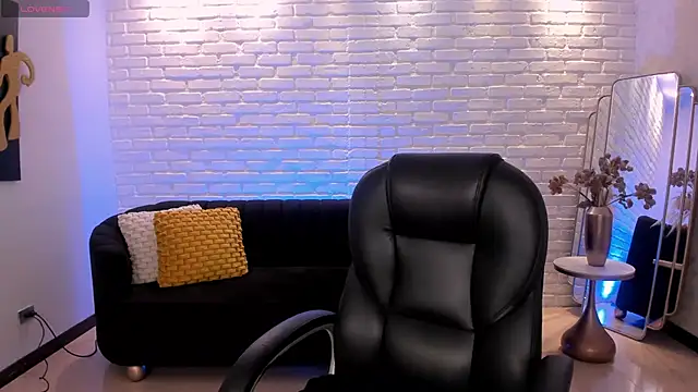 ToriCrossX online show from March 2025 01:03:02 PM