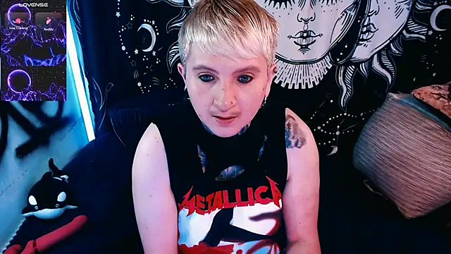 Marieblueeyes online show from May 2026 07:11:01 PM
