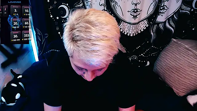 Marieblueeyes online show from May 2026 11:38:01 AM