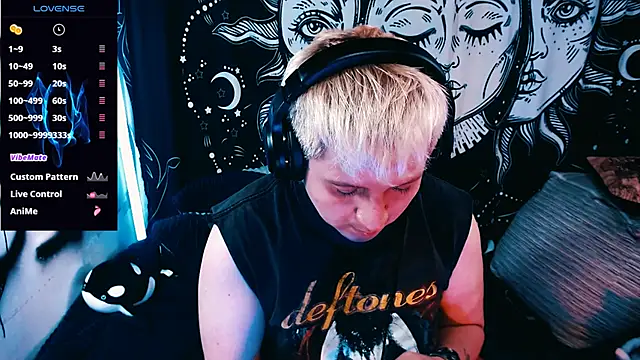 Marieblueeyes online show from May 2026 11:27:02 AM