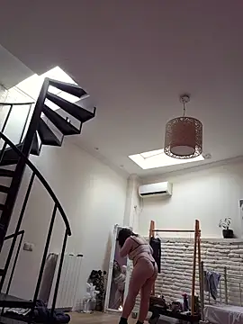 Yammy Yumi online show from April 2026 02:10:02 PM