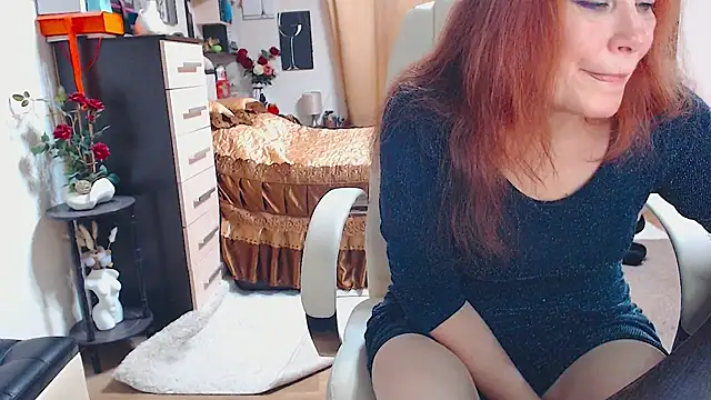 Snapshot of CrazyMomy chatting on September 2025 07:57:02 AM CrazyMomy online show from September 2025 07:57:02 AM