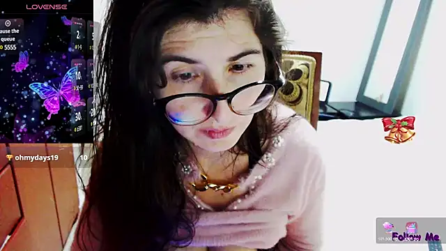 Snapshot of A_R_Y_ chatting on February 2025 11:45:01 PM A R Y online show from February 2025 11:45:01 PM