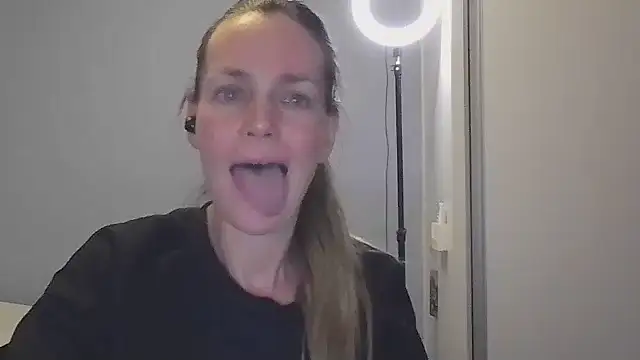 Annylove1 online show from November 2025 11:47:02 PM