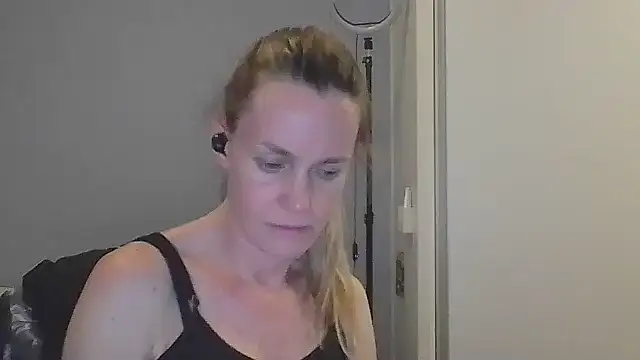 Annylove1 online show from December 2025 12:19:01 AM