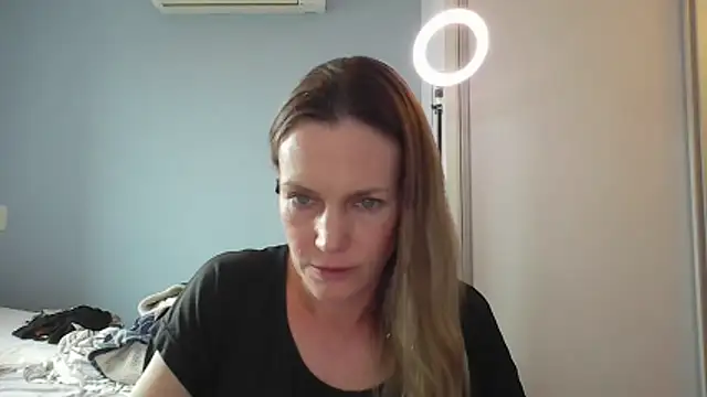 Annylove1 online show from December 2025 04:14:01 PM