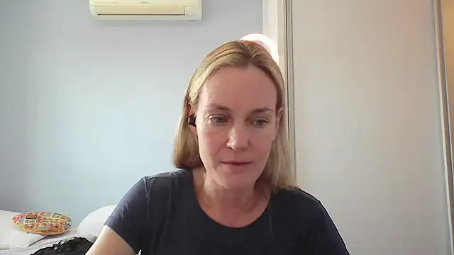 Annylove1 online show from January 2026 03:50:02 PM