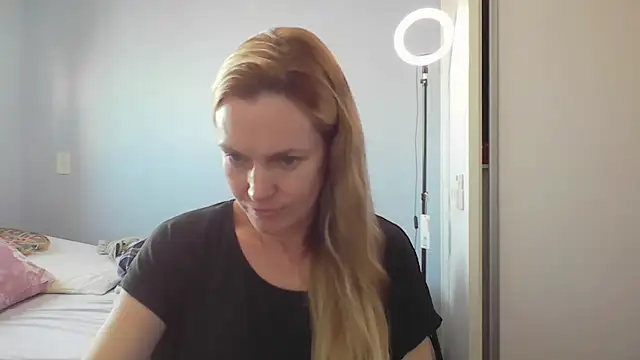 Annylove1 online show from April 2026 12:21:01 PM