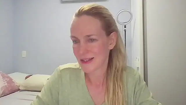 Annylove1 online show from April 2026 12:30:02 AM