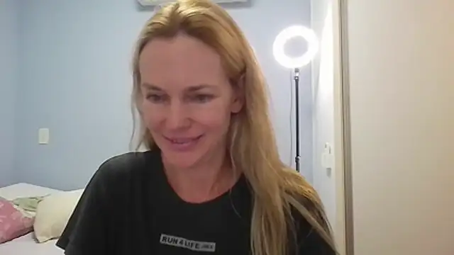 Annylove1 online show from April 2026 12:36:01 PM