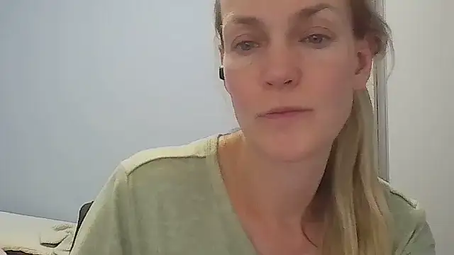 Annylove1 online show from April 2026 12:27:01 AM