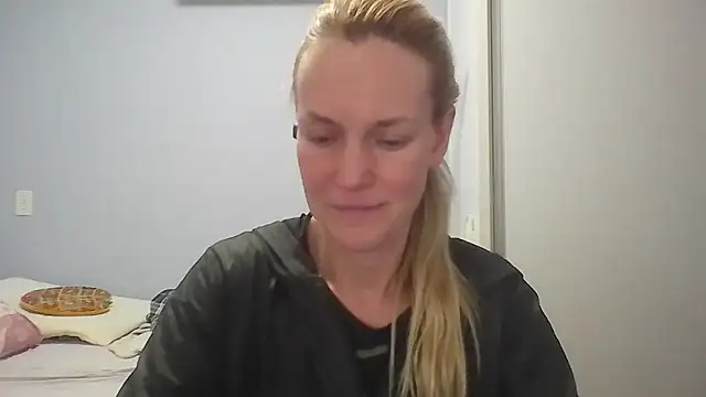 Annylove1 online show from May 2026 12:18:01 AM