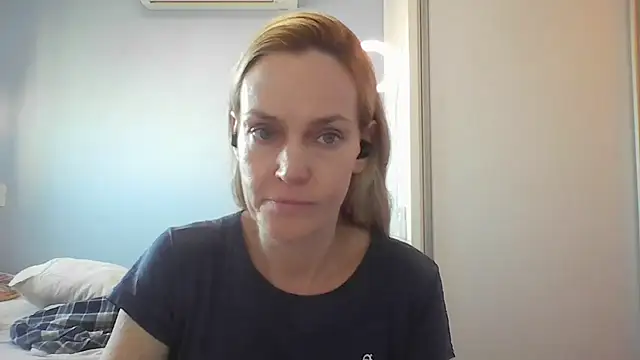 Annylove1 online show from May 2026 10:42:02 AM