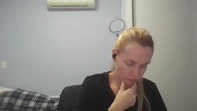 Annylove1 online show from May 2026 12:05:01 AM
