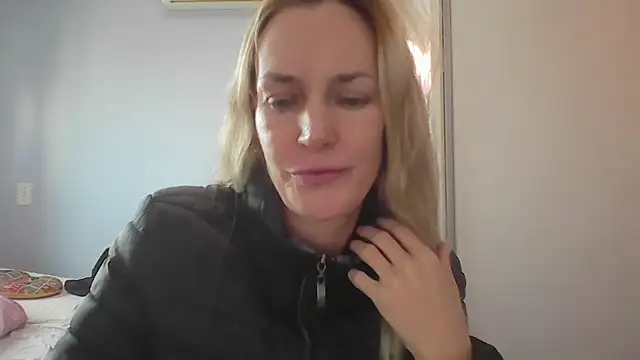 Annylove1 online show from May 2026 12:23:02 PM