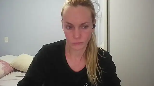 Annylove1 online show from May 2026 12:18:02 AM