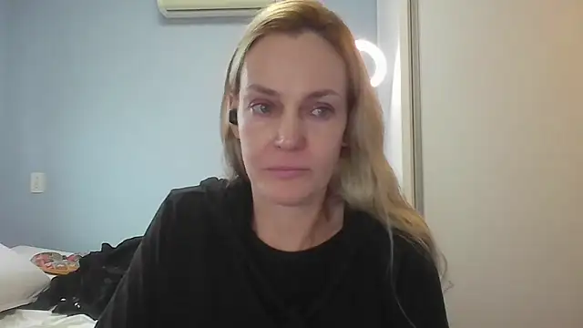 Annylove1 online show from May 2026 10:54:01 AM
