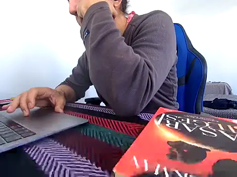 Snapshot of ALPHANDRE chatting on November 2025 09:48:02 AM ALPHANDRE online show from November 2025 09:48:02 AM