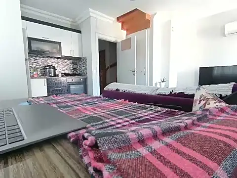 Snapshot of ALPHANDRE chatting on December 2025 07:34:01 AM ALPHANDRE online show from December 2025 07:34:01 AM