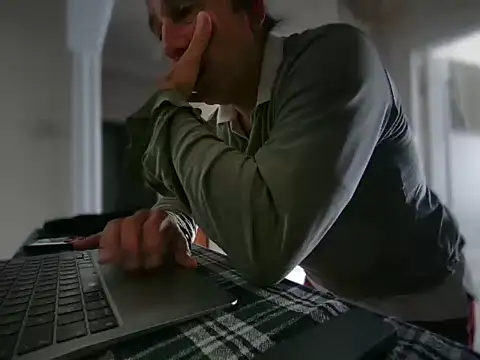 Snapshot of ALPHANDRE chatting on February 2026 08:04:02 AM ALPHANDRE online show from February 2026 08:04:02 AM