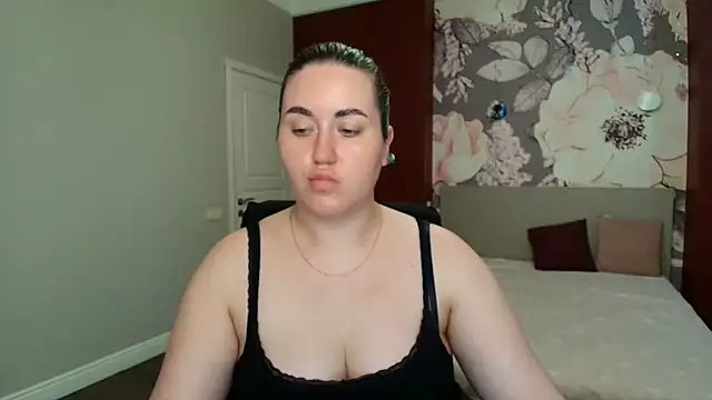 Roxie Bradley online show from May 2026 05:46:02 AM