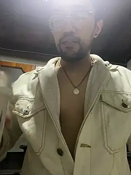 Snapshot of Im_sophiie chatting on February 2025 05:47:01 AM Im sophiie online show from February 2025 05:47:01 AM