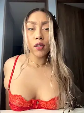 Snapshot of Im_sophiie chatting on February 2026 06:50:01 AM Im sophiie online show from February 2026 06:50:01 AM