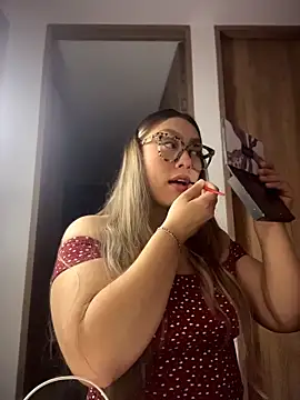 Snapshot of Im_sophiie chatting on March 2026 06:41:02 AM Im sophiie online show from March 2026 06:41:02 AM