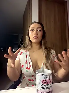 Snapshot of Im_sophiie chatting on April 2026 06:52:01 AM Im sophiie online show from April 2026 06:52:01 AM