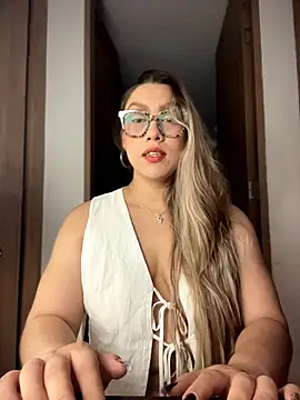 Snapshot of Im_sophiie chatting on April 2026 07:14:01 AM Im sophiie online show from April 2026 07:14:01 AM