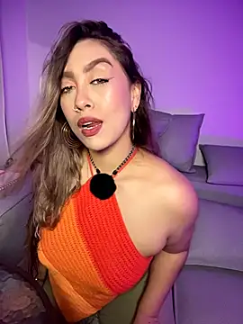 Snapshot of Im_sophiie chatting on May 2026 07:06:01 AM Im sophiie online show from May 2026 07:06:01 AM