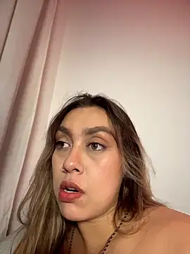 Snapshot of Im_sophiie chatting on May 2026 08:33:02 AM Im sophiie online show from May 2026 08:33:02 AM