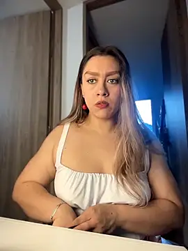 Snapshot of Im_sophiie chatting on June 2026 11:18:01 PM Im sophiie online show from June 2026 11:18:01 PM