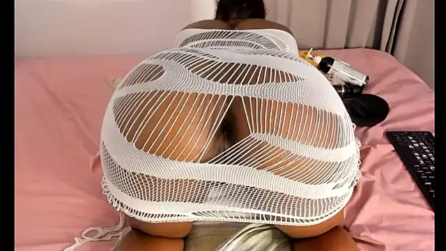 Snapshot of _yisela_ chatting on March 2025 01:53:02 AM yisela online show from March 2025 01:53:02 AM