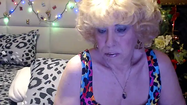 HappyWomanOn online show from April 2026 06:16:01 PM